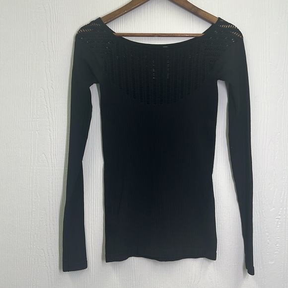 Free People - Black Ribbed Form Fit Cutout Long Sleeve Top Size Medium/ Large - Picture 9 of 10